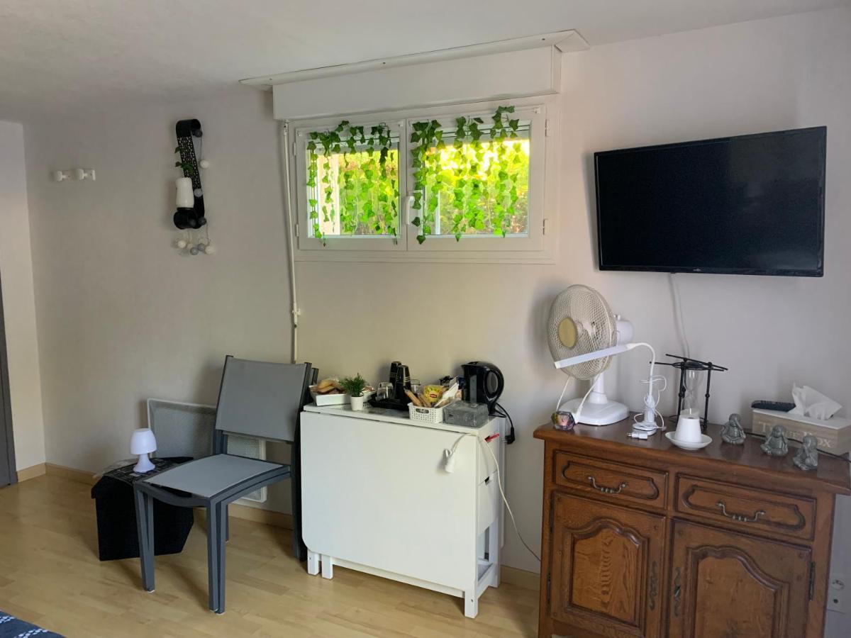 Une Agreable Chambre Independante Rilhac-Rancon Exteriör bild